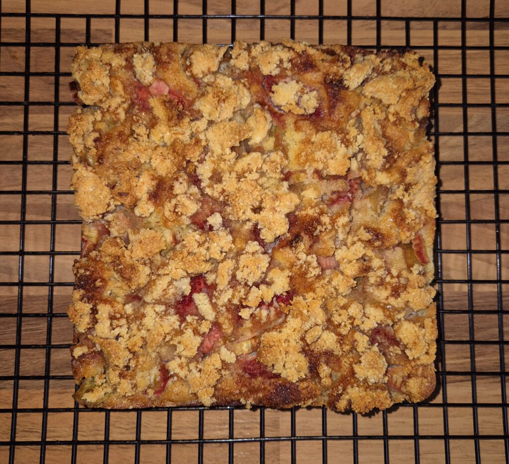 Kha-rins-keuken-Koolhydraatarm-Koolhydraatbeperkt Rabarber-Aardbeien Crumble taart