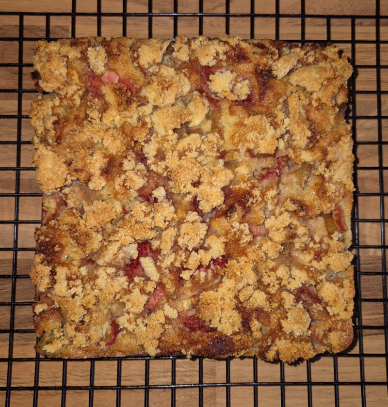Kha-rins-keuken-Koolhydraatarm-Koolhydraatbeperkt Rabarber-Aardbeien Crumble taart